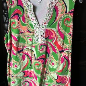 Crown & Ivy Sleeveless Green and Pink Graphic Tunic